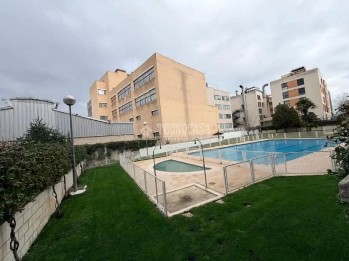 Piscina de Piso en venta en Madrid con Calefacción, Parquet y Piscina comunitaria