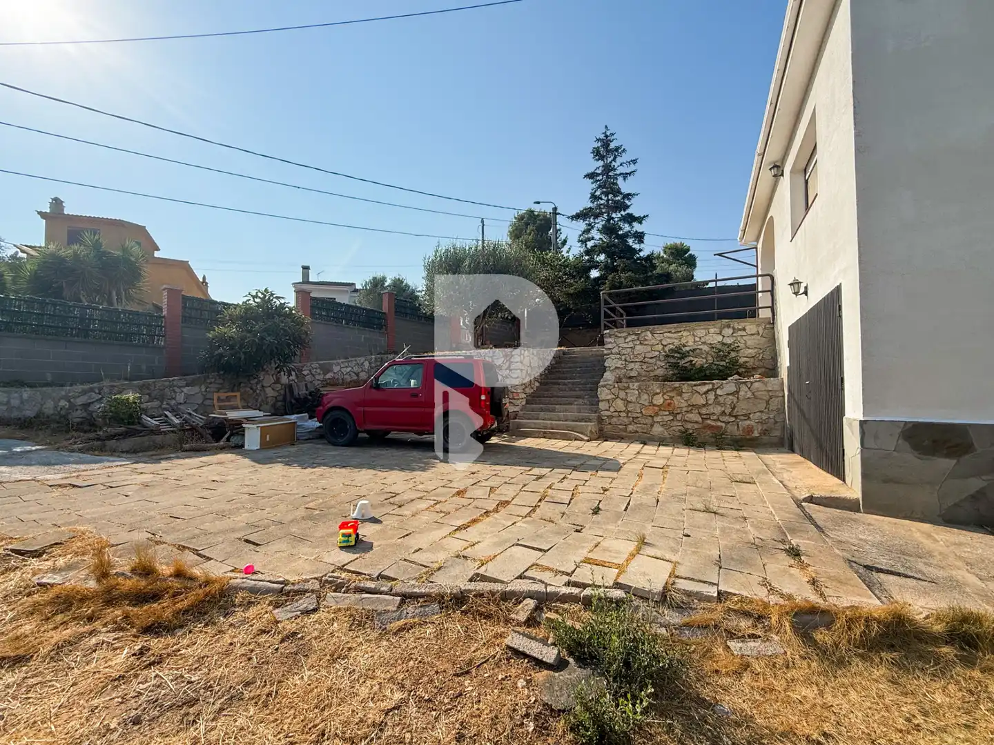 Aparcament de Casa o xalet en venda en Vallirana amb Aire condicionat, Calefacció i Jardí privat