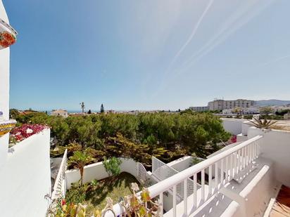 Vista exterior de Dúplex en venda en Nerja amb Aire condicionat, Calefacció i Jardí privat