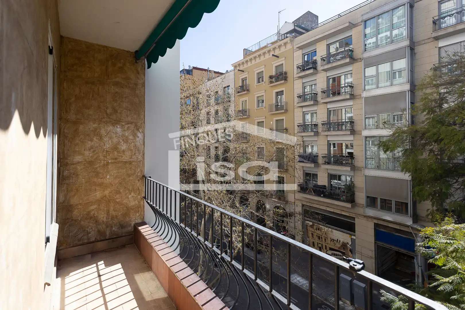 Vista exterior de Piso en venta en Barcelona con Calefacción, Trastero y Balcón