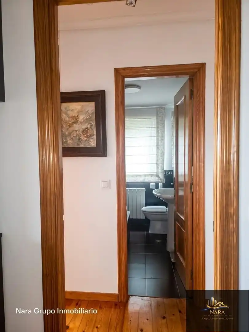 Badezimmer von Wohnung zum Verkauf in Santander mit Heizung, Privatgarten und Parkett