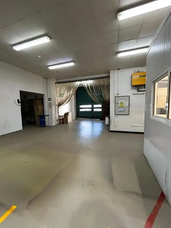 Nave industrial en venta en Carrer Comuna di Carrara, imagen 2