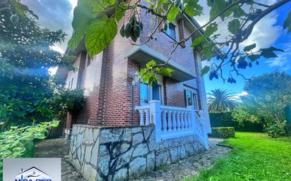 Vista exterior de Casa o xalet en venda en Guriezo amb Calefacció, Terrassa i Traster