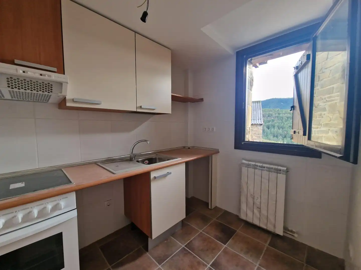 Kitchen of Buildings for sale in Aisa