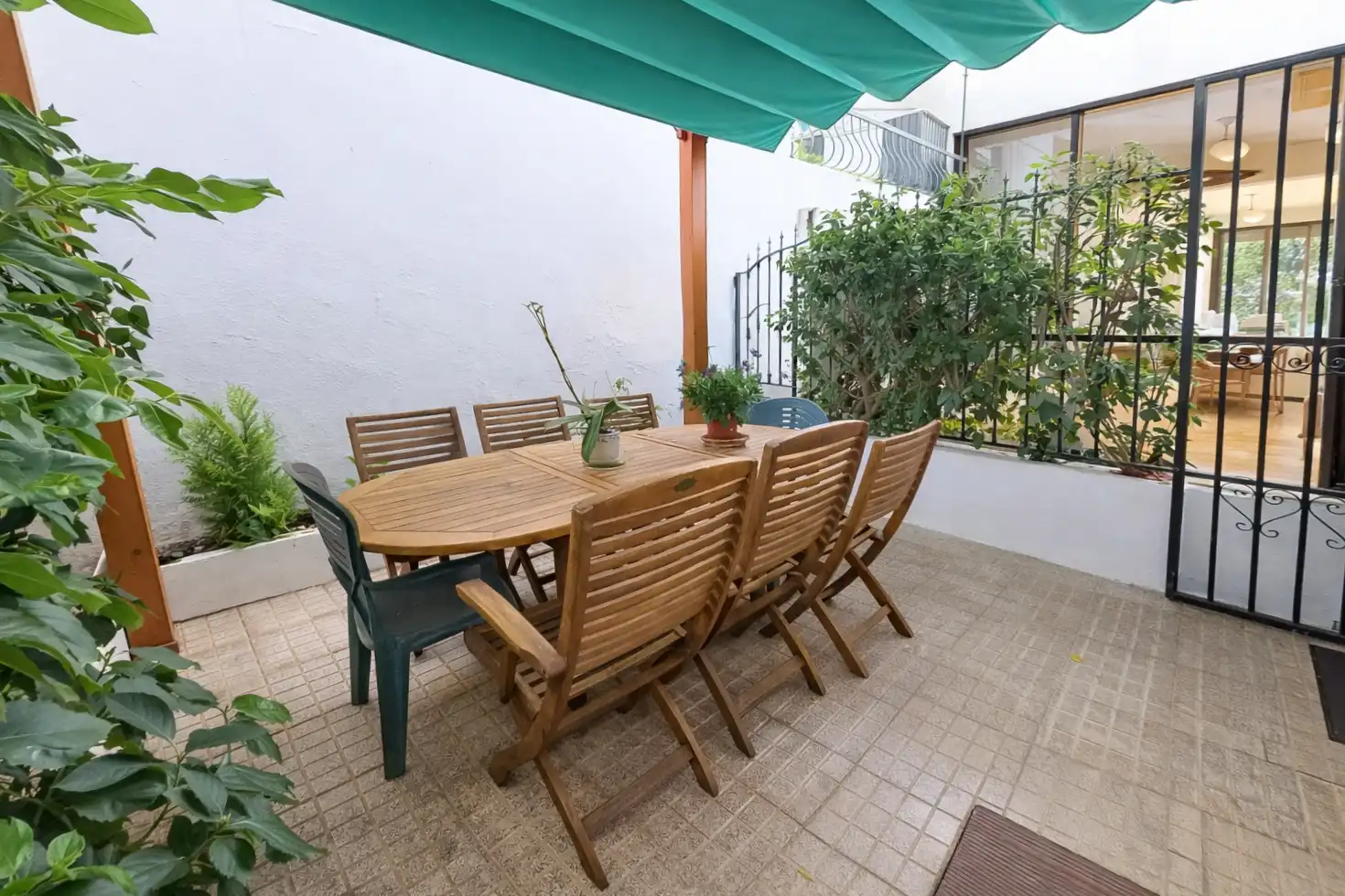 Terrasse von Einfamilien-Reihenhaus zum Verkauf in Adeje mit Privatgarten, Terrasse und Möbliert