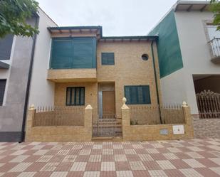 Vista exterior de Casa o xalet en venda en Montizón amb Terrassa