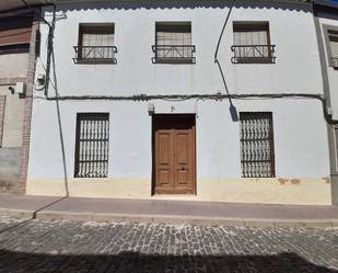 Vista exterior de Casa o xalet en venda en Almodóvar del Campo amb Terrassa