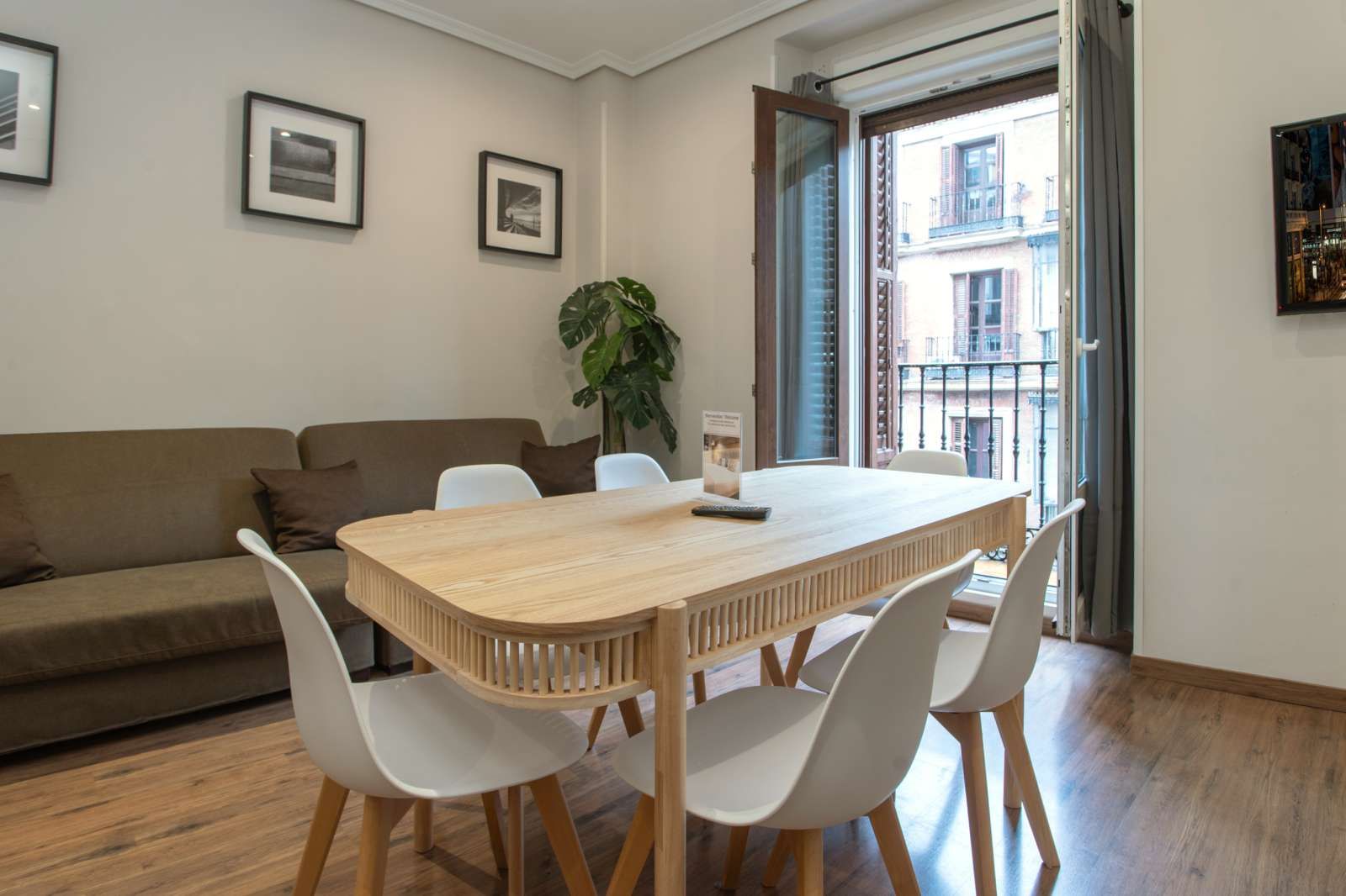 Dining room of Apartment to share in  Madrid Capital  with Air Conditioner and Terrace