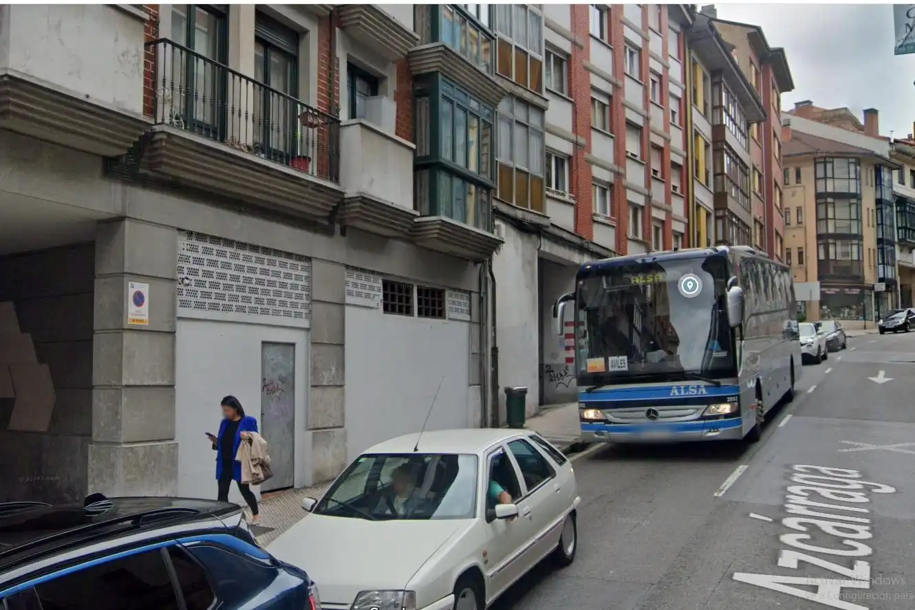 Vista exterior de Local en venta en Oviedo 