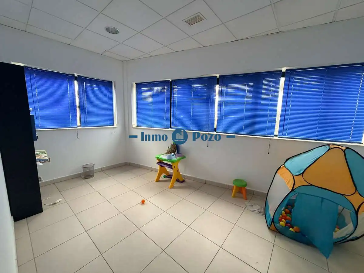 Büro zum Verkauf in Almendralejo