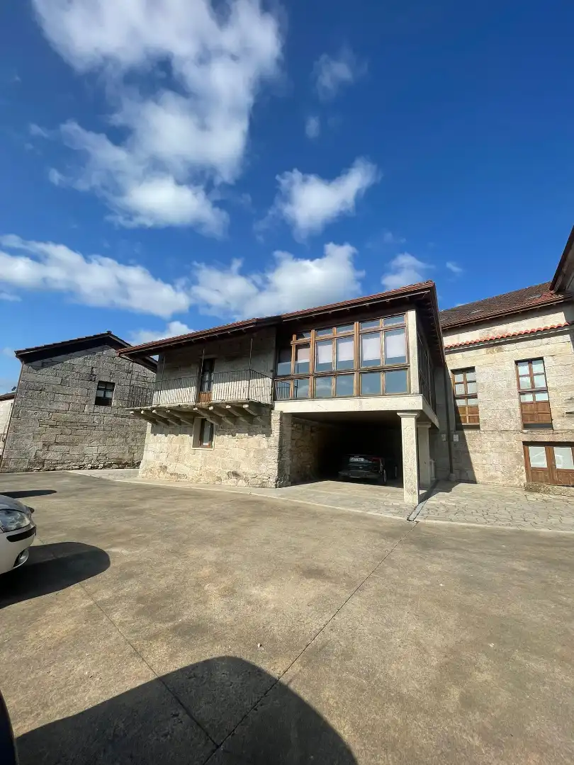 Vista exterior de Edificio en venta en O Irixo