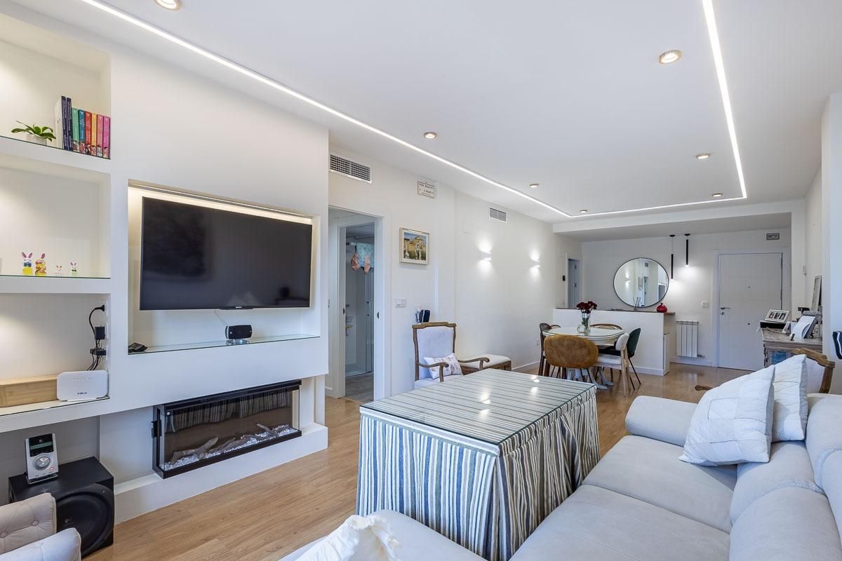 Sala d'estar de Pis en venda en  Granada Capital amb Aire condicionat, Calefacció i Jardí privat