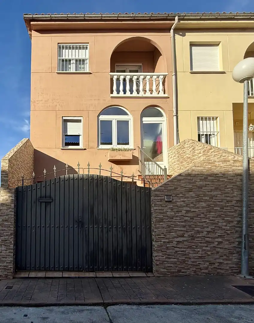 Vista exterior de Dúplex en venta en Plasencia con Aire acondicionado, Calefacción y Parquet
