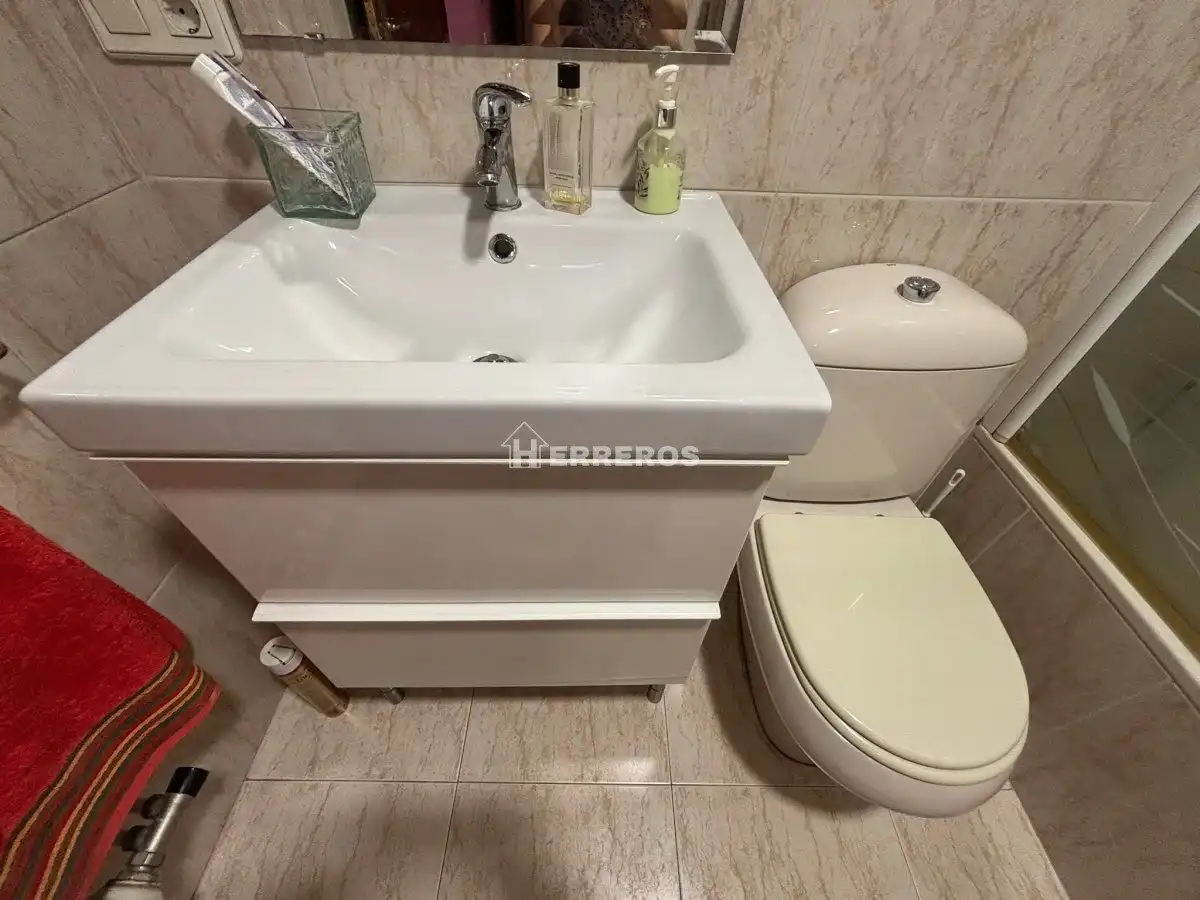 Baño de Piso en venta en  Logroño con Calefacción, Parquet y Terraza