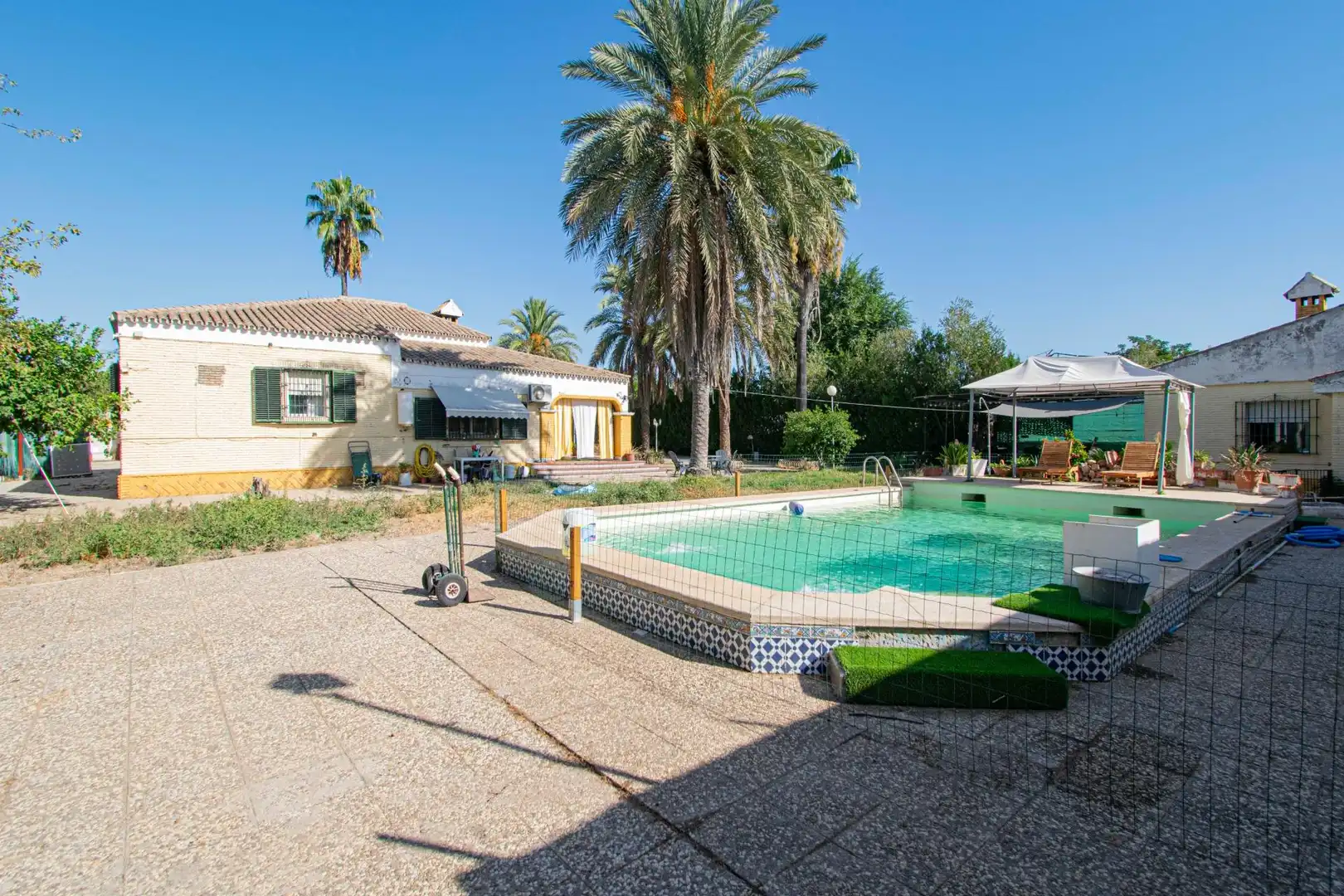 Jardí de Casa o xalet en venda en La Rinconada amb Jardí privat i Piscina
