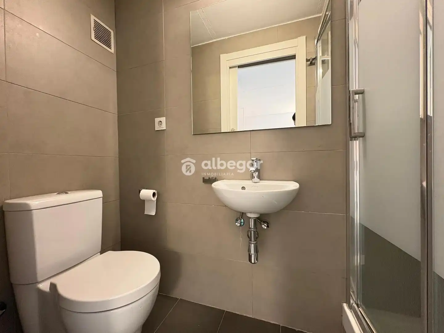Bany de Pis en venda en Valencia amb Aire condicionat, Terrassa i Piscina