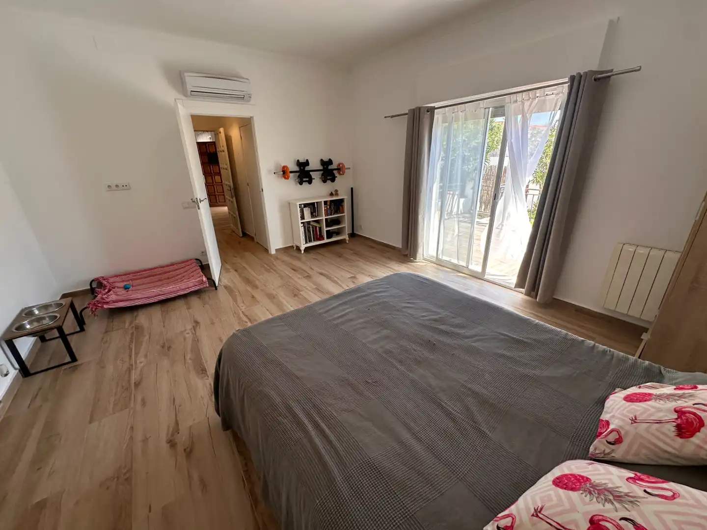 Schlafzimmer von Haus oder Chalet zum Verkauf in Mont-roig del Camp mit Klimaanlage, Heizung und Privatgarten