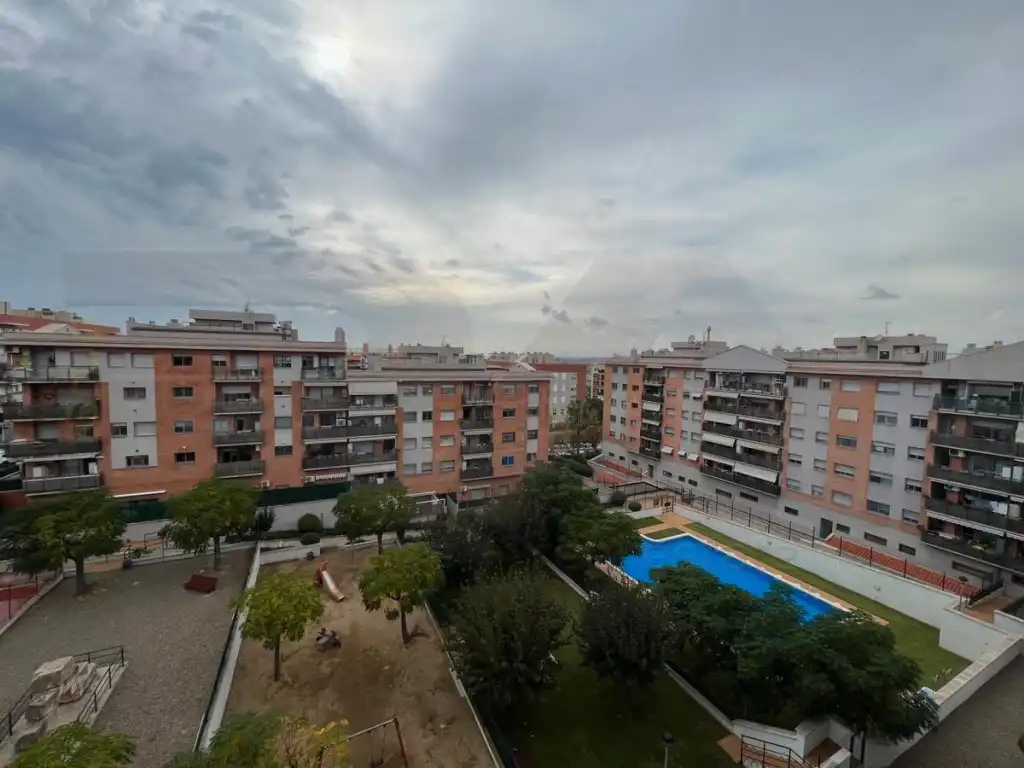 Vista exterior de Pis en venda en Tarragona amb Aire condicionat, Terrassa i Microones