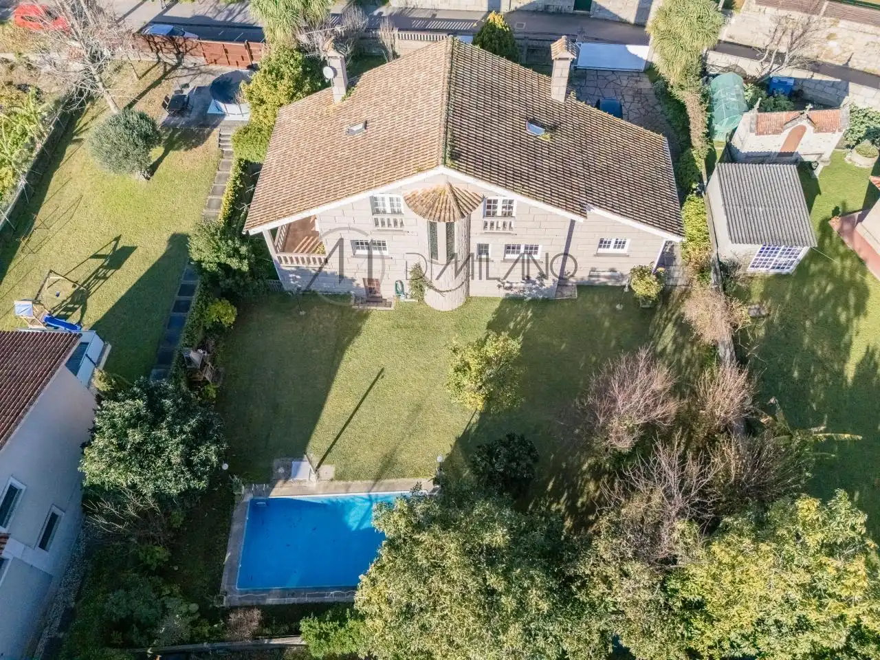 Vista exterior de Casa o xalet en venda en Nigrán amb Calefacció, Jardí privat i Terrassa