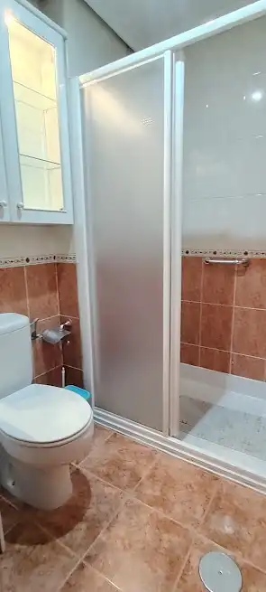 Baño de Piso de alquiler en Linares con Aire acondicionado, Calefacción y Amueblado