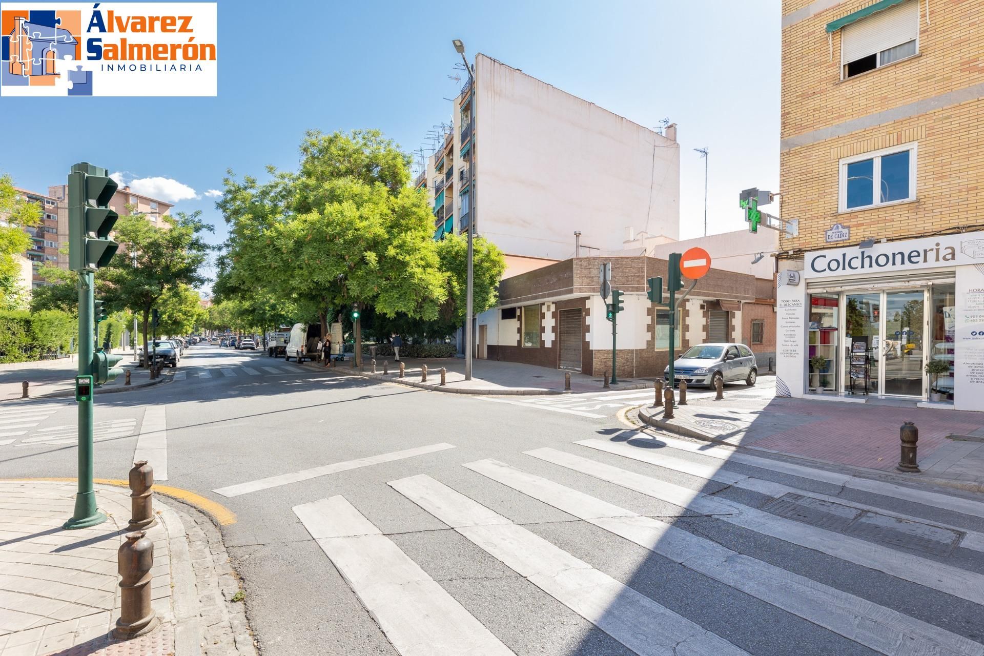 Vista exterior de Edifici en venda en  Granada Capital