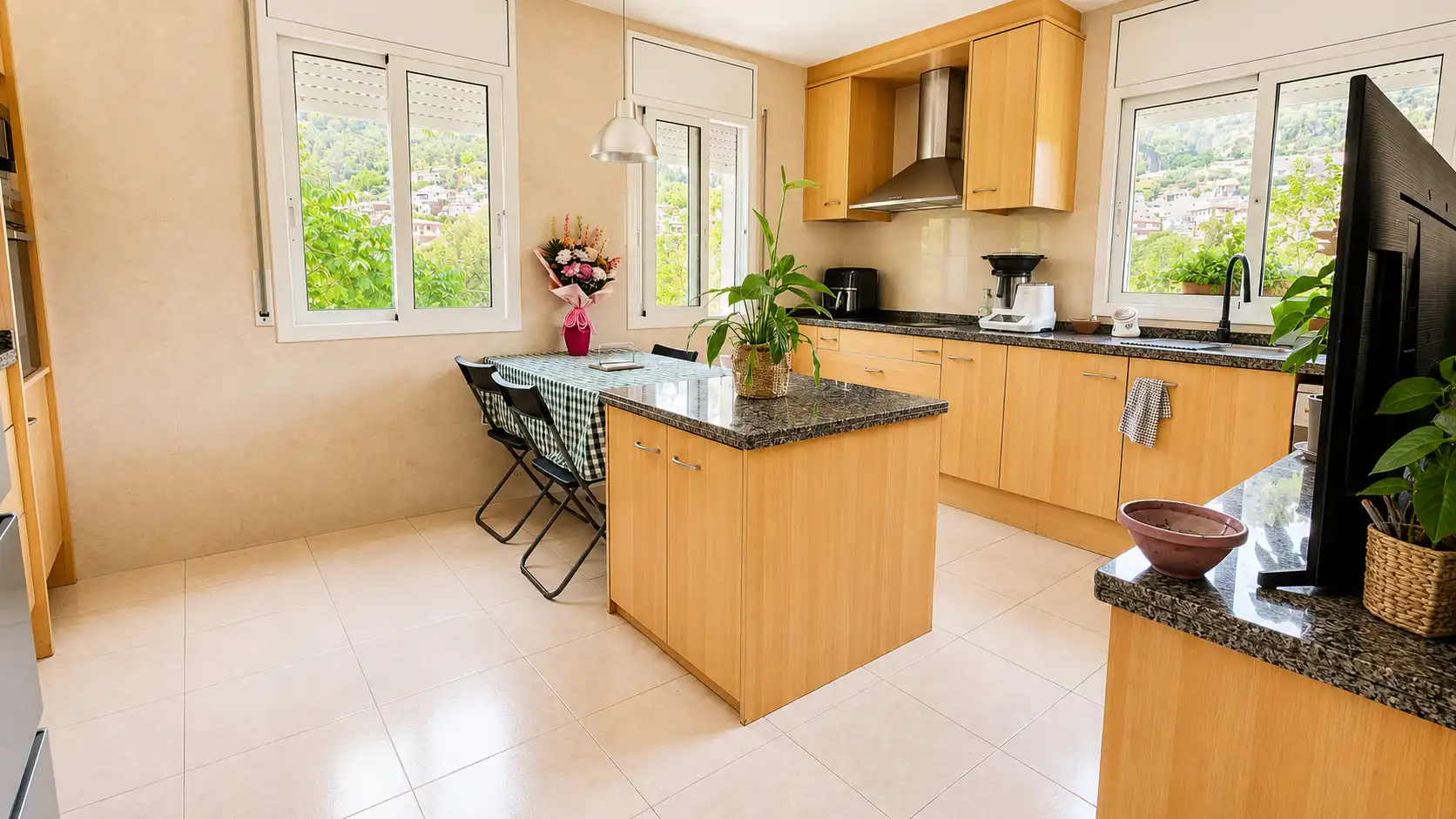 Cocina de Casa o chalet en venta en Vallirana con Jardín privado, Parquet y Terraza