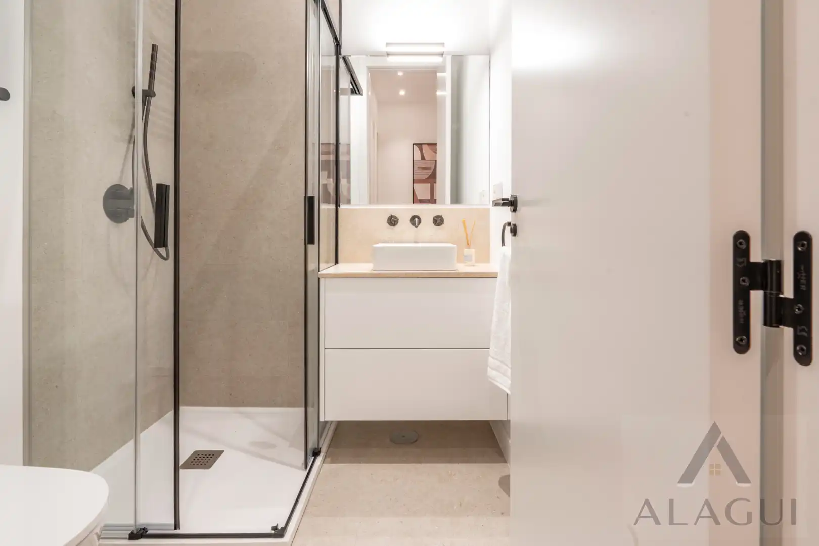 Badezimmer von Wohnung zum Verkauf in Madrid mit Klimaanlage, Heizung und Möbliert