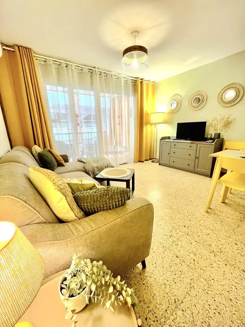 Sala de estar de Apartamento en venta en Salou con Aire acondicionado, Amueblado y Balcón
