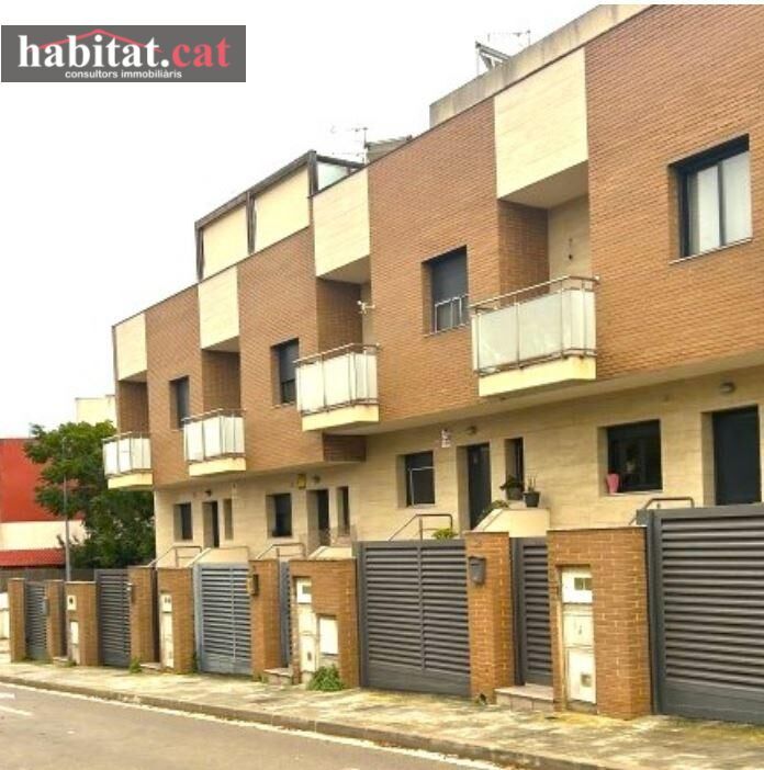 Vista exterior de Casa o chalet en venta en Vilanova i la Geltrú con Balcón