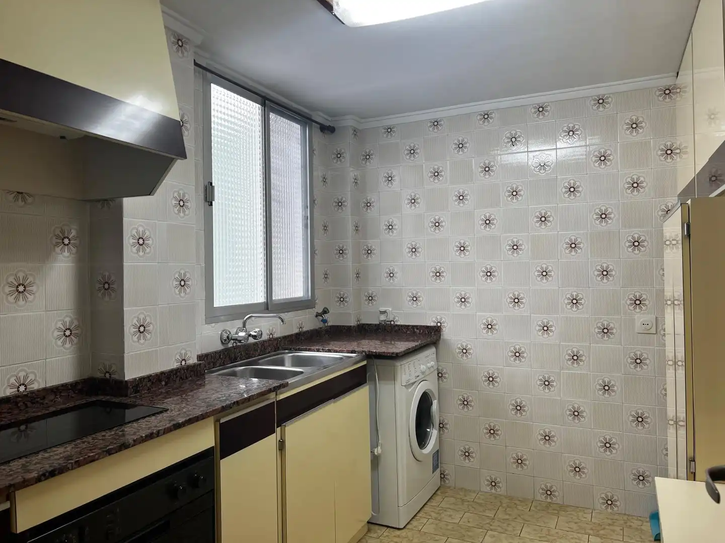 Kitchen of Flat for sale in Valencia  with Air Conditioner and Alarm