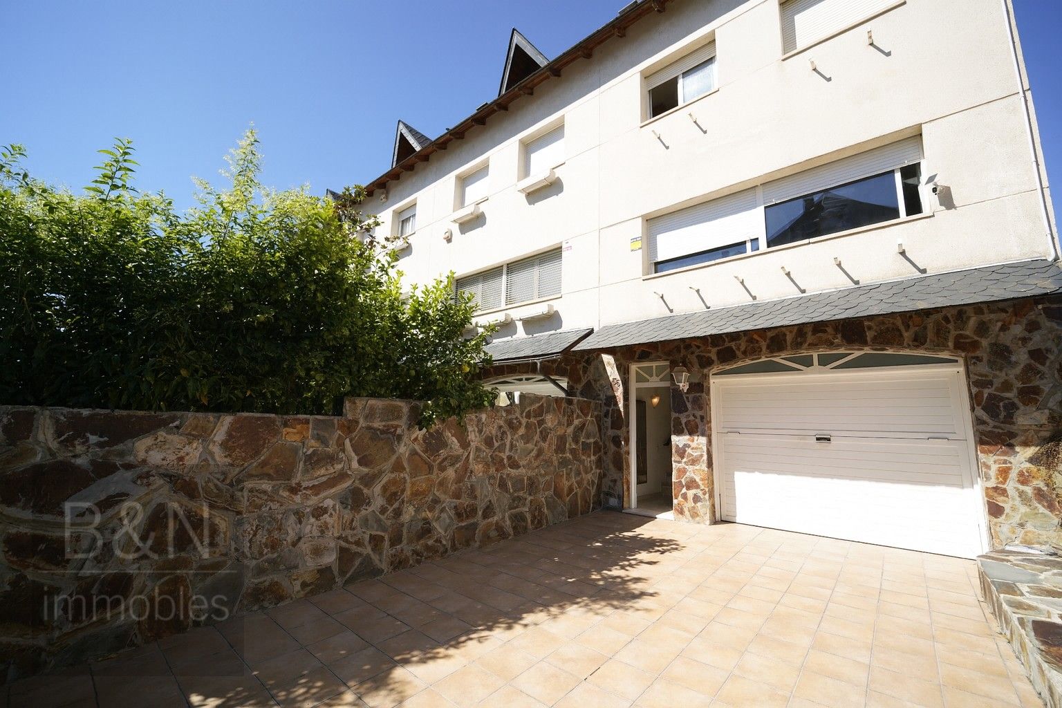 Vista exterior de Casa o xalet en venda en Viladecavalls amb Calefacció, Terrassa i Piscina