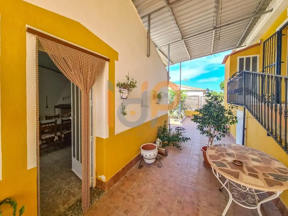 Vista exterior de Casa o xalet en venda en Huércal-Overa amb Aire condicionat, Calefacció i Jardí privat
