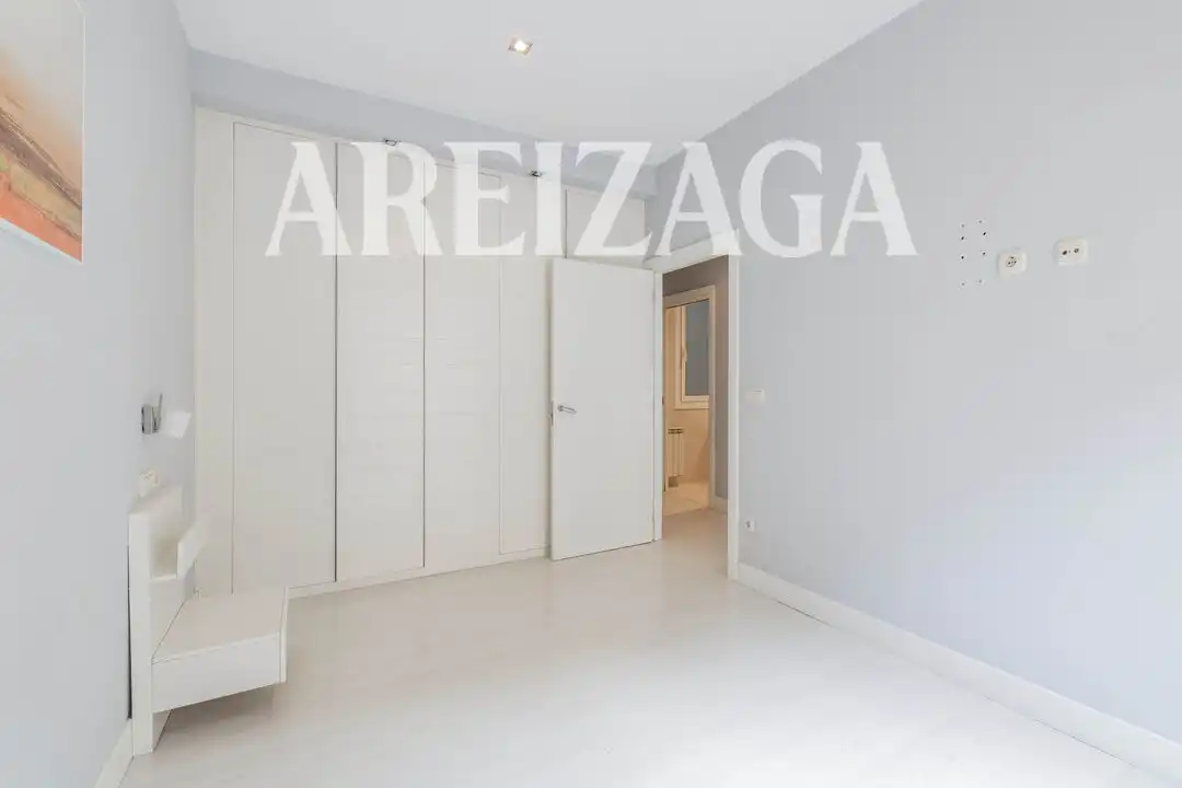 Habitación de Piso en venta en Donostia - San Sebastián  con Calefacción