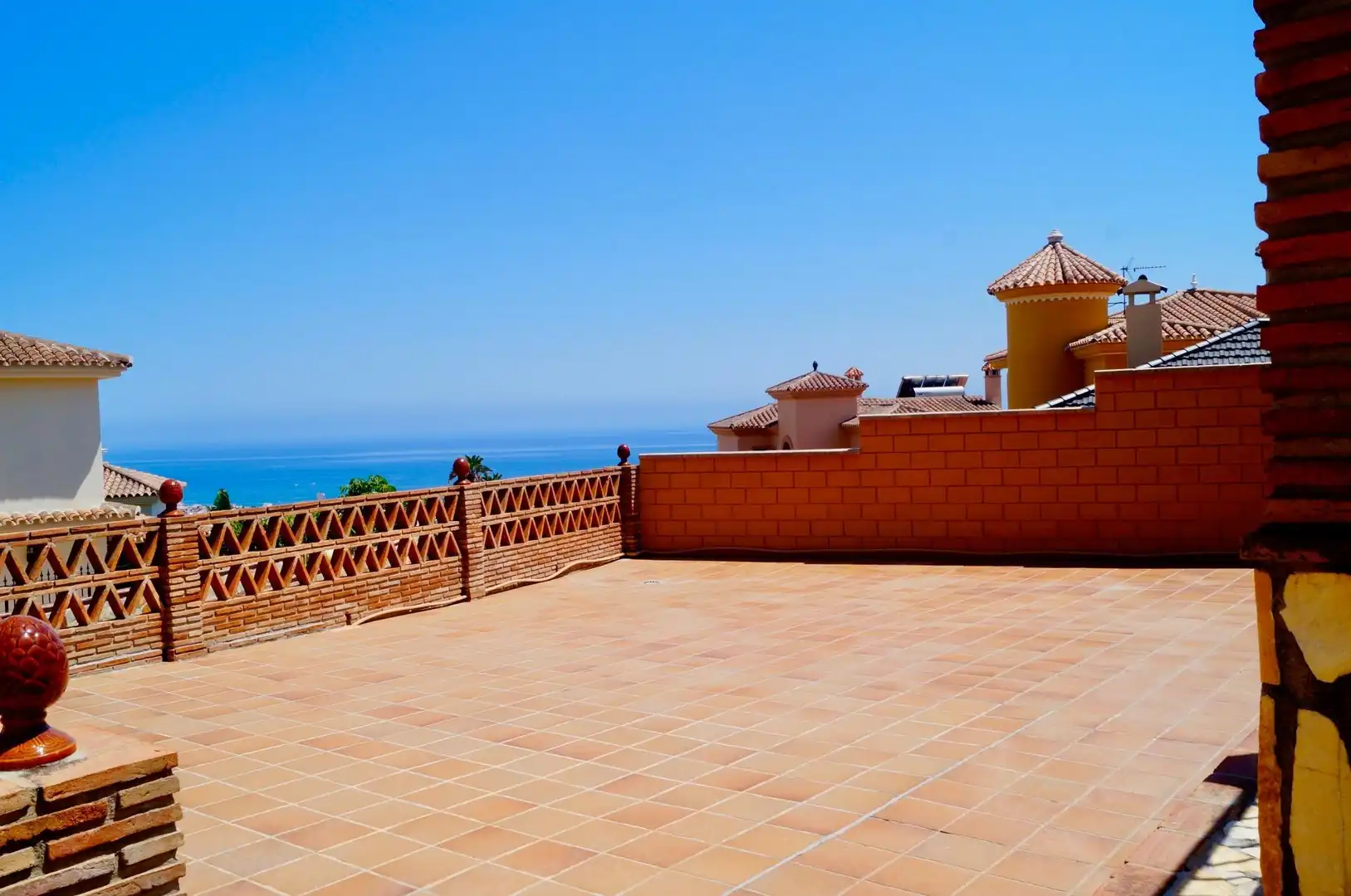 Terrasse von Haus oder Chalet zum Verkauf in Benalmádena mit Klimaanlage, Heizung und Privatgarten