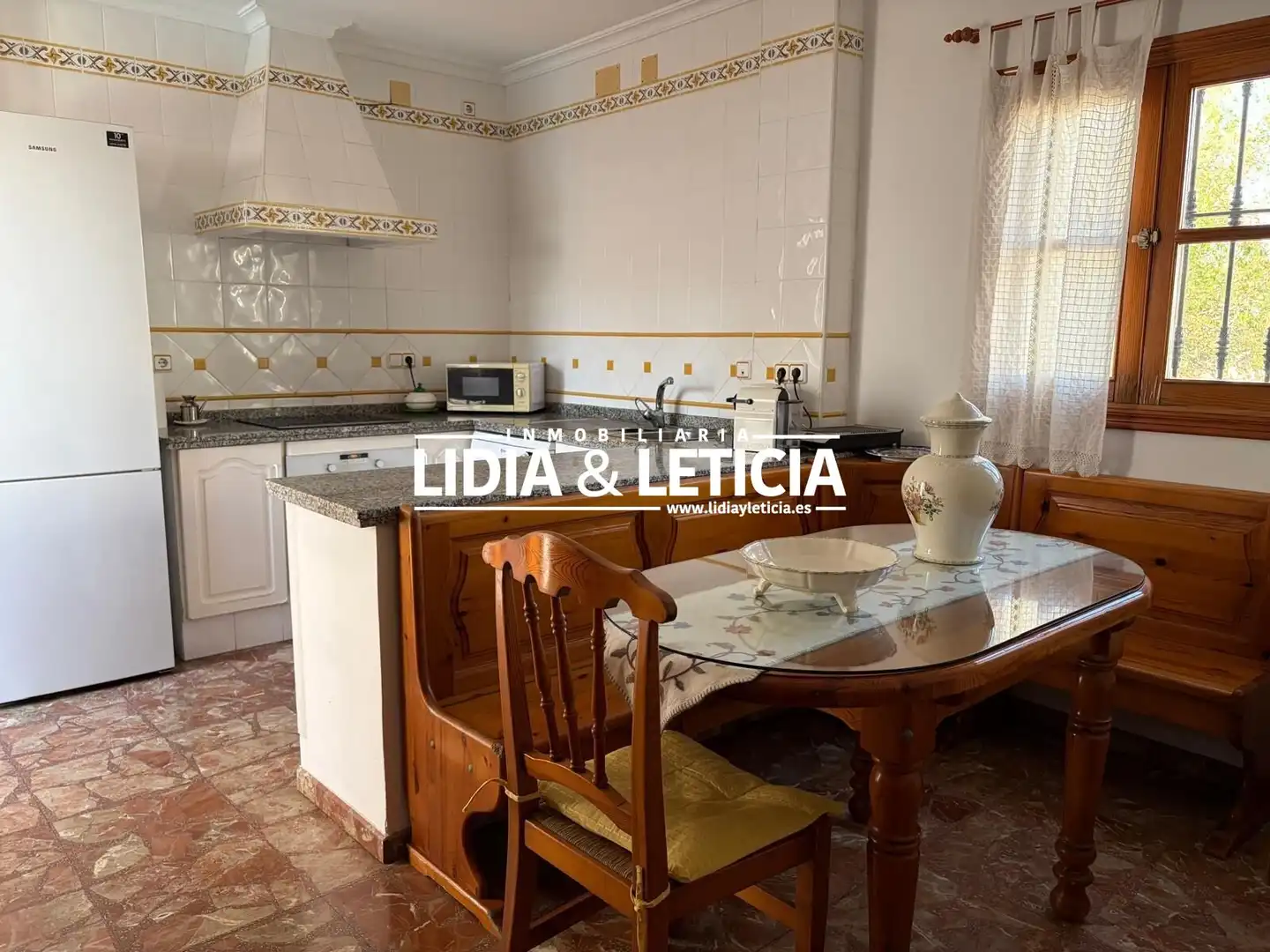 Cuina de Casa o xalet en venda en Alcalá de Guadaira amb Aire condicionat, Traster i Piscina