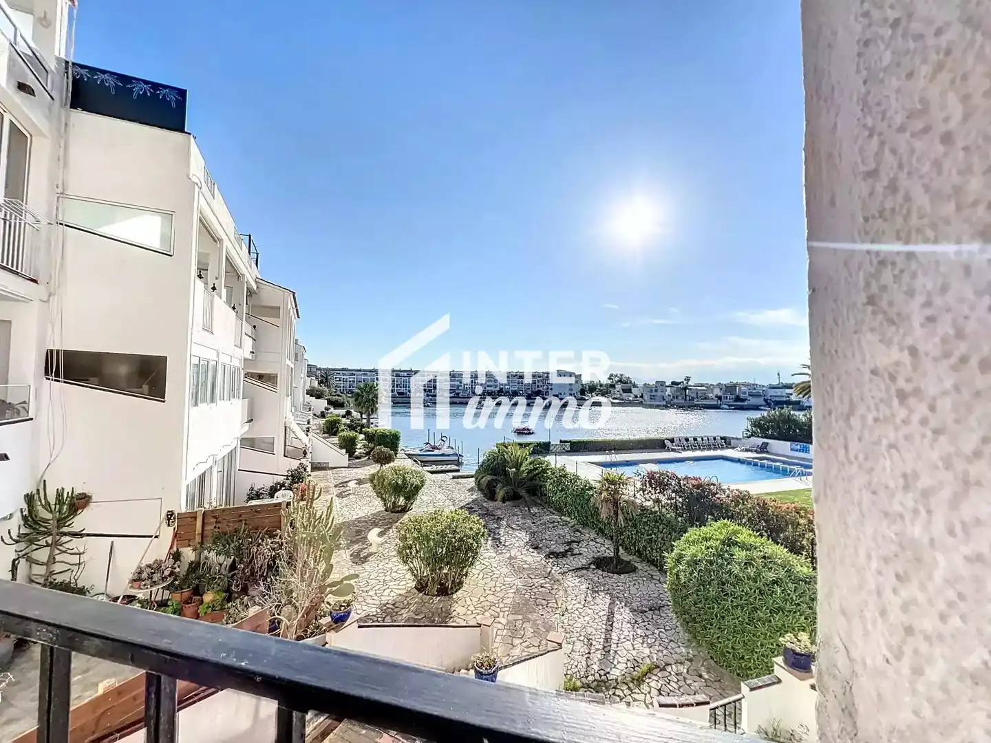 Terrasse von Wohnungen zum Verkauf in Empuriabrava mit Klimaanlage, Terrasse und Möbliert
