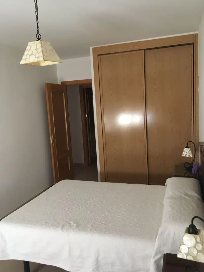 Schlafzimmer von Wohnung zur Miete in Cedillo del Condado mit Heizung und Möbliert