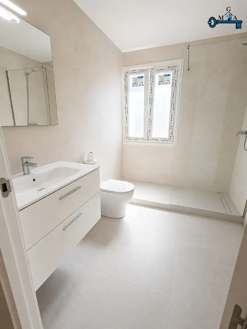 Bathroom of Flat for rent in Fuenlabrada  with Air Conditioner, Heating and Parquet flooring