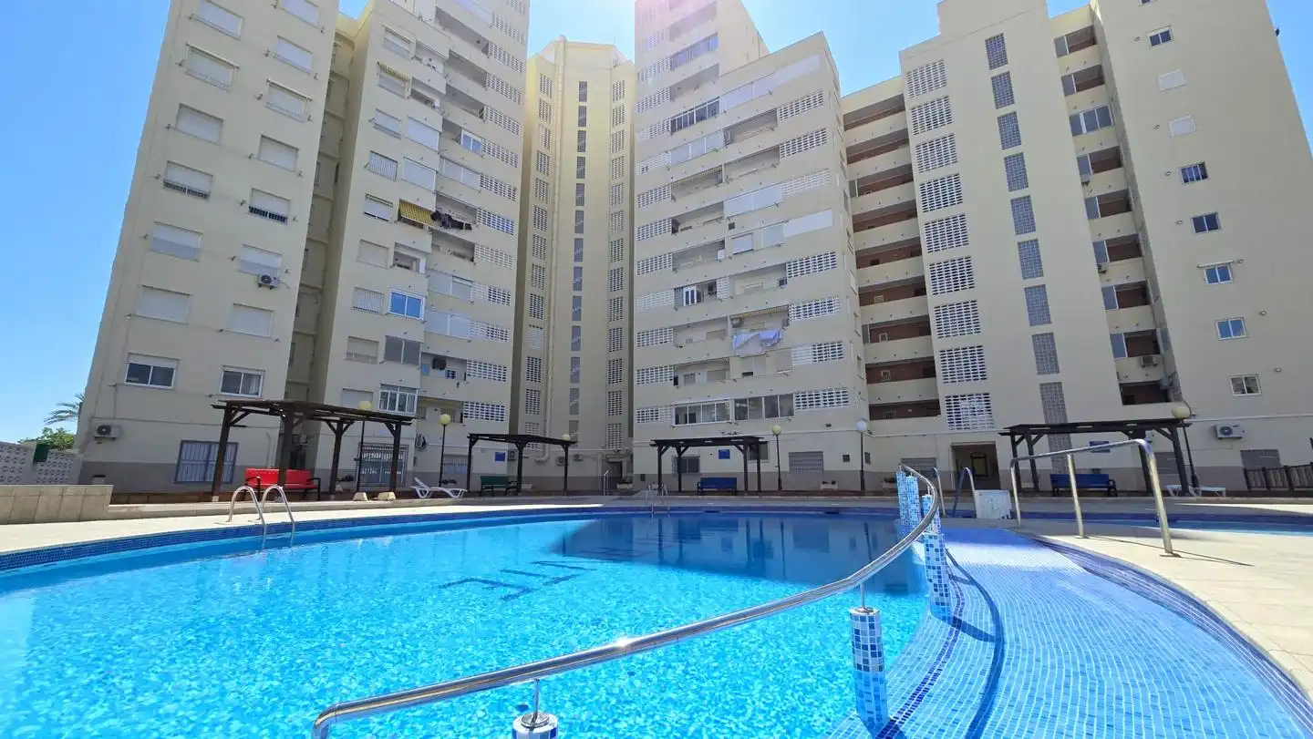 Piscina de Apartament en venda en Gandia amb Aire condicionat, Terrassa i Moblat