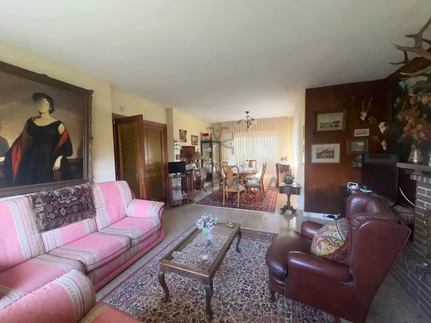 Sala d'estar de Casa o xalet en venda en Gijón  amb Traster i Piscina