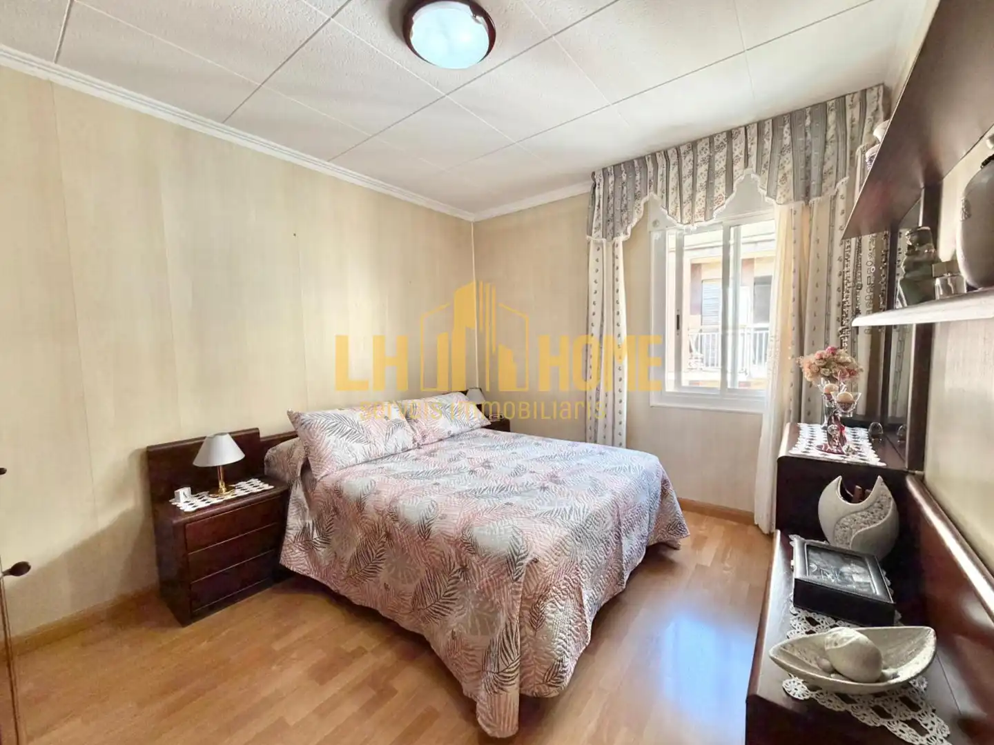 Schlafzimmer von Dachboden zum Verkauf in L'Hospitalet de Llobregat mit Klimaanlage, Heizung und Parkett