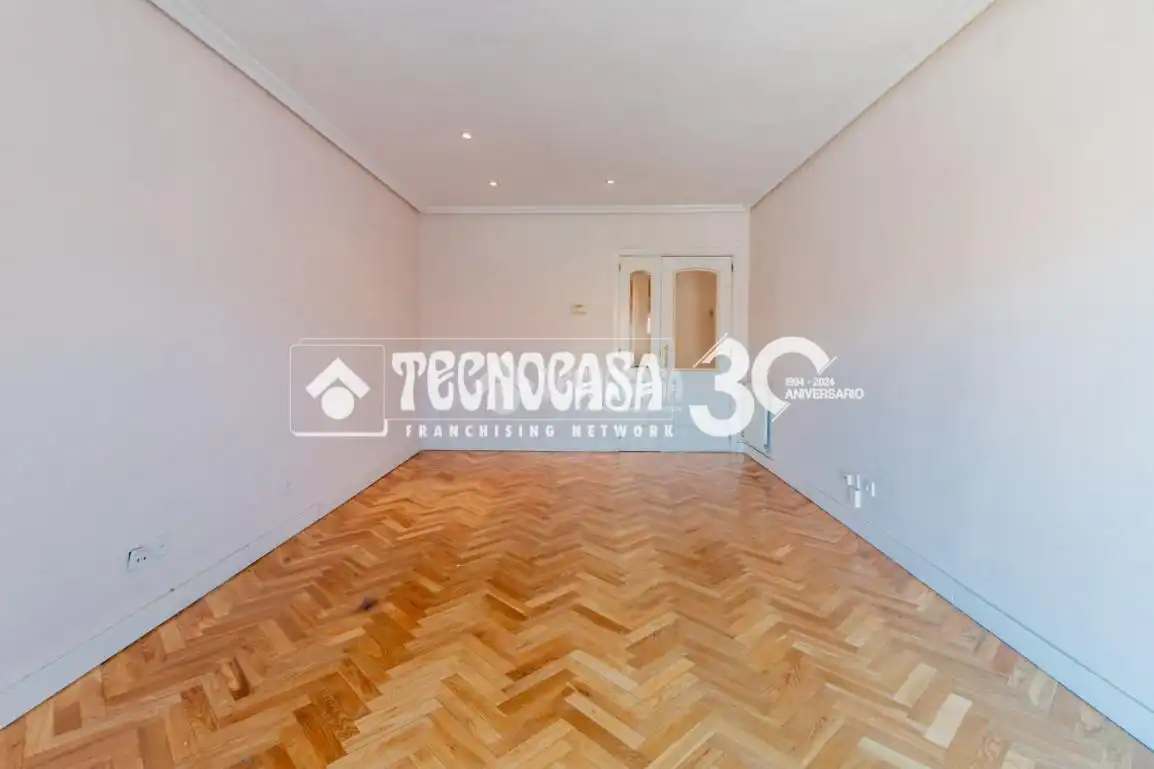 Dormitori de Pis en venda en Madrid amb Parquet i Terrassa