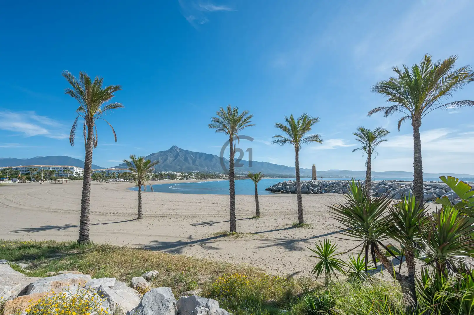 Vista exterior de Àtic en venda en Marbella amb Aire condicionat, Calefacció i Terrassa