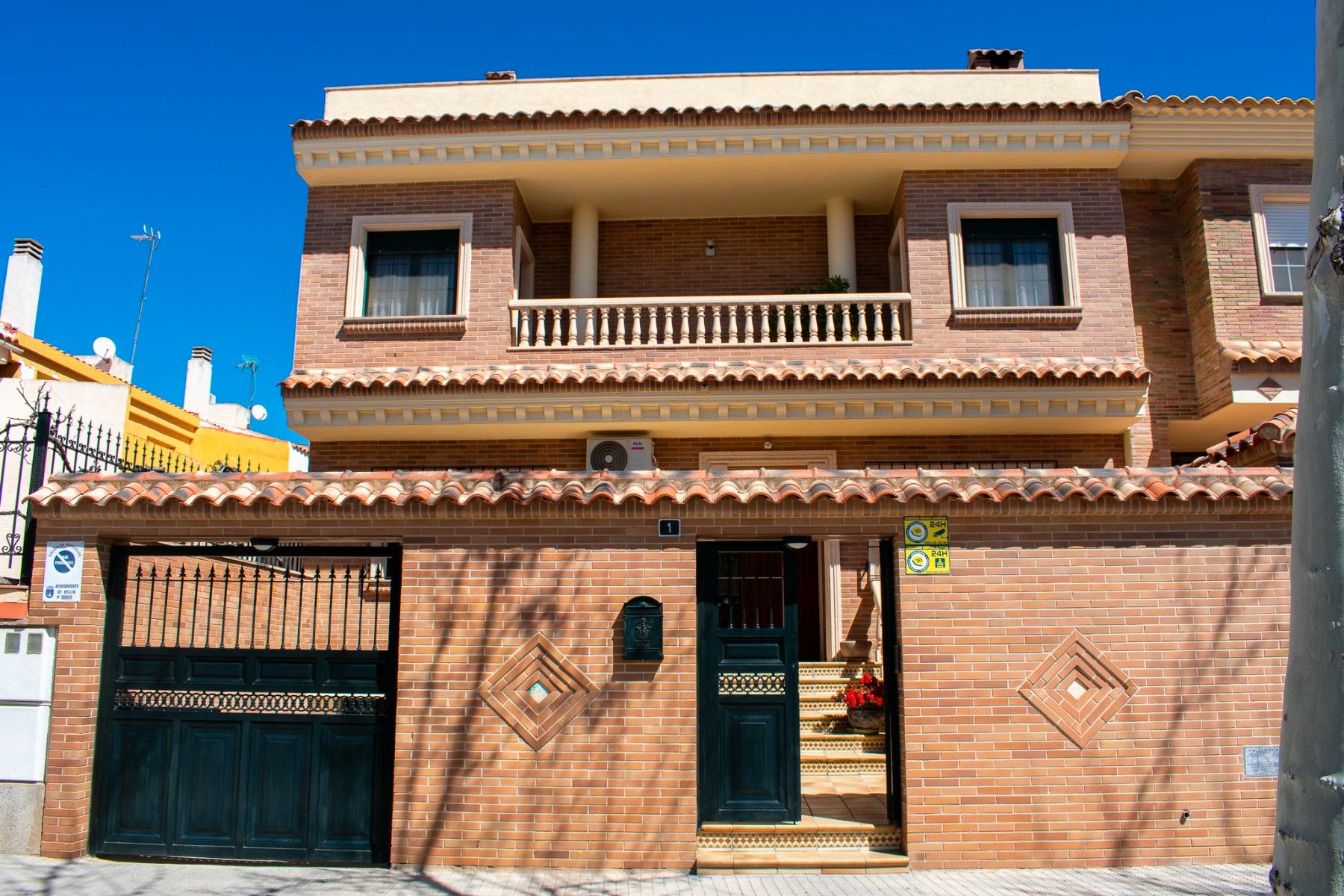 Vista exterior de Casa o xalet en venda en Hellín amb Aire condicionat, Calefacció i Jardí privat