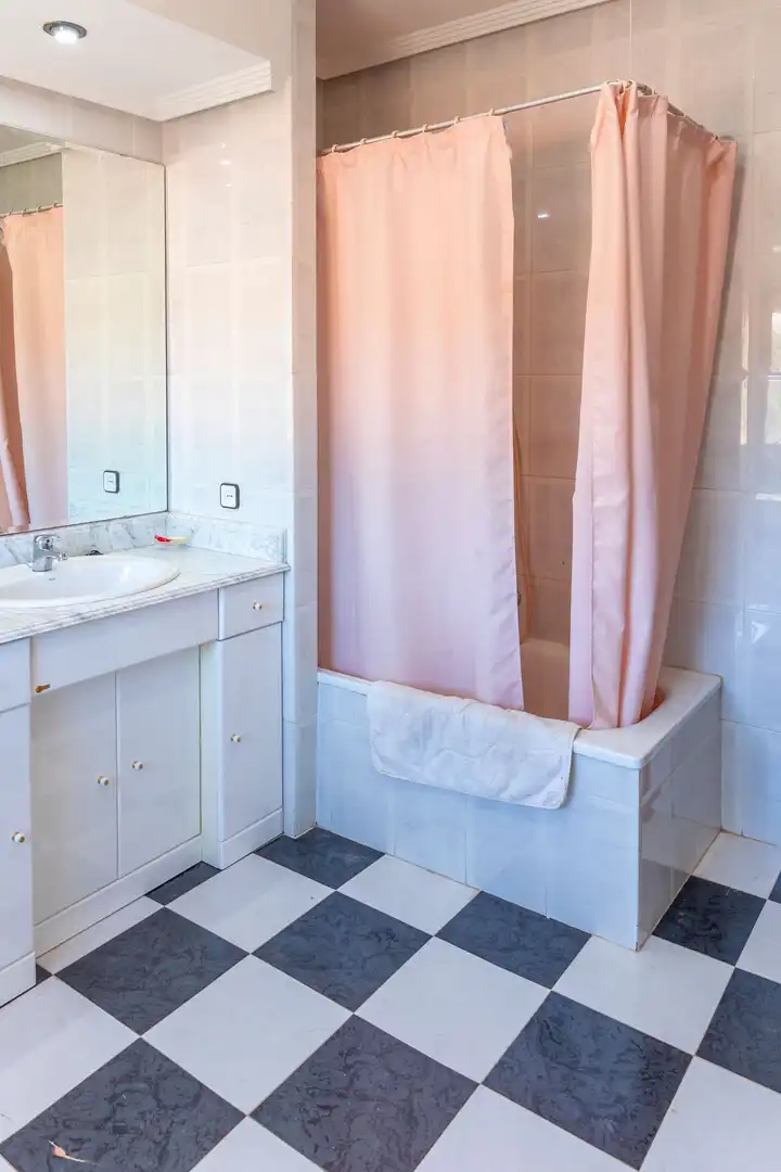 Baño de Casa o chalet en venta en Guadix con Aire acondicionado, Calefacción y Jardín privado