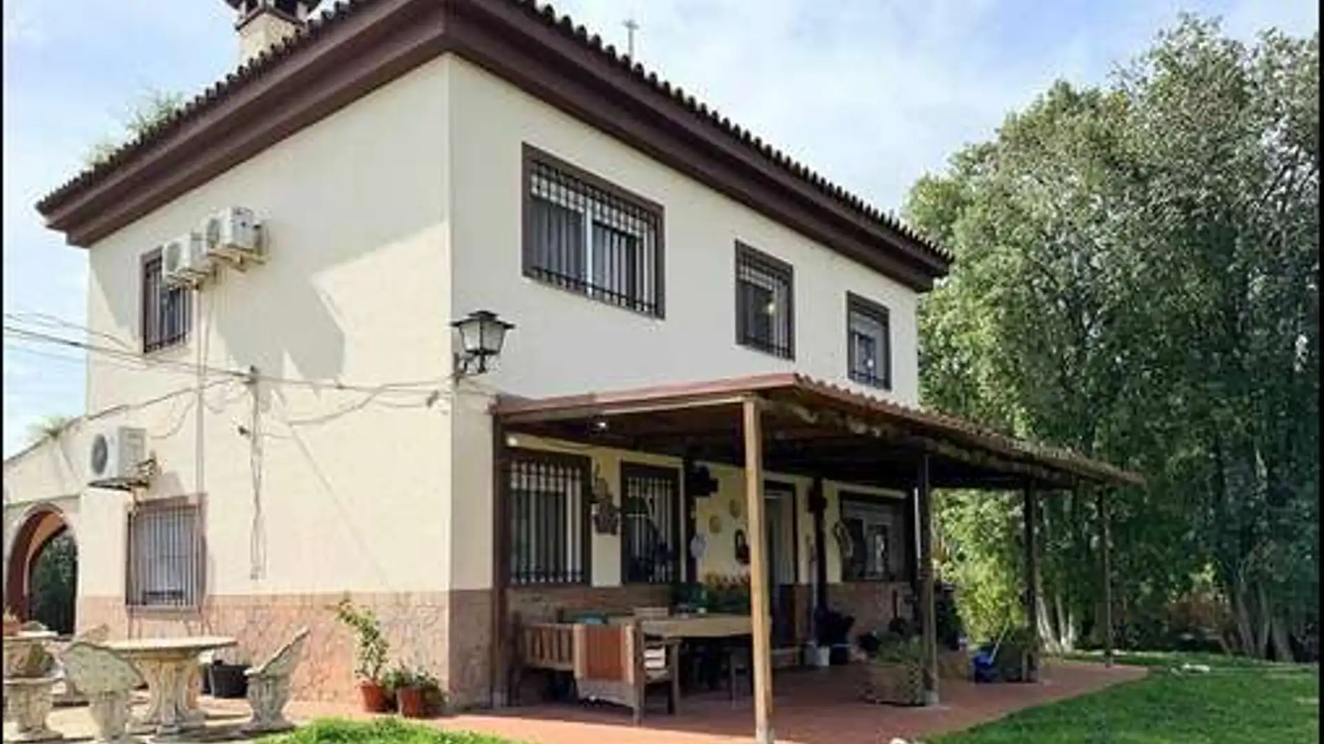 Exterior view of Houses for sale in Utrera  with Air Conditioner, Private garden and Storage room