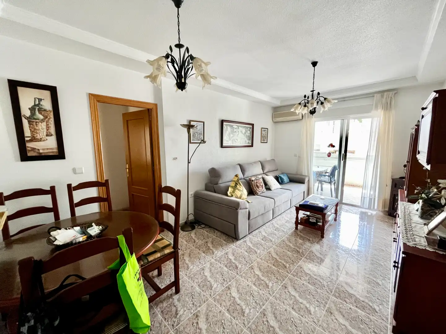 Sala d'estar de Pis en venda en Torrevieja amb Aire condicionat, Terrassa i Traster
