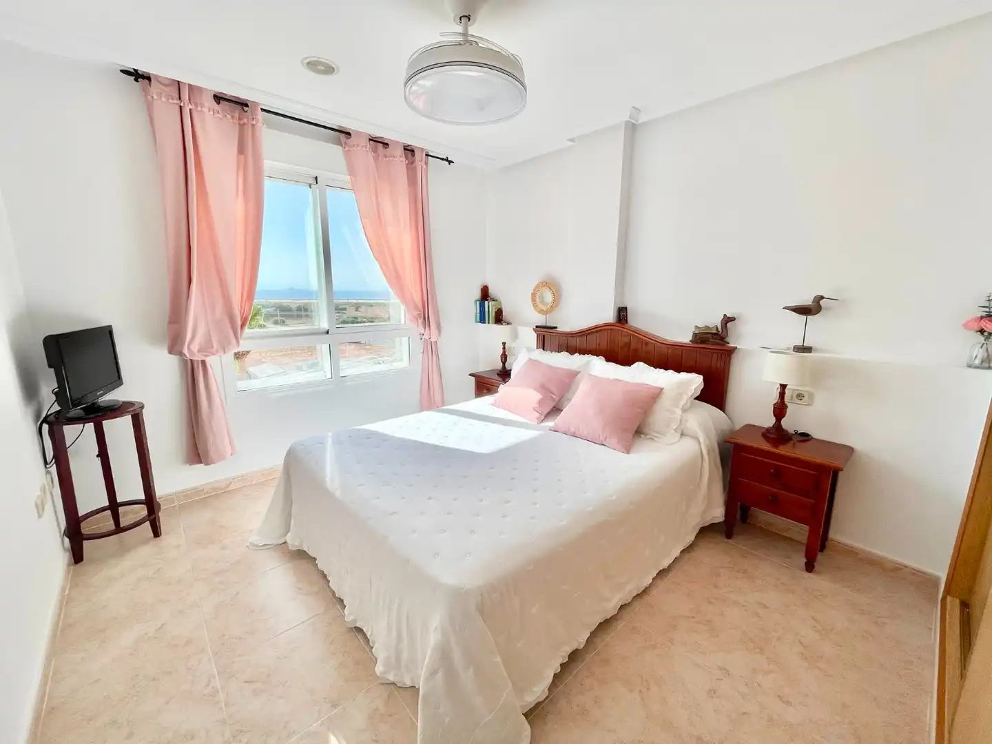 Dormitori de Apartament de lloguer en Cartagena amb Aire condicionat, Piscina i Moblat
