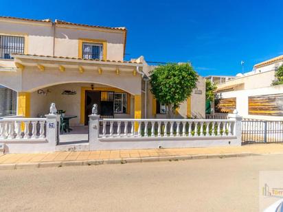 Vista exterior de Casa o xalet en venda en Orihuela amb Aire condicionat i Piscina