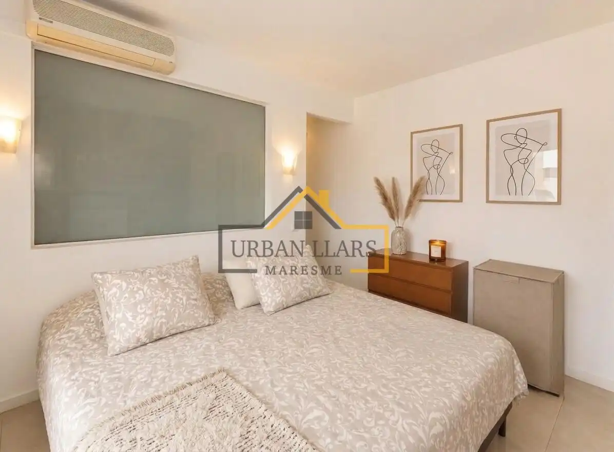 Habitación de Casa adosada en venta en La Roca del Vallès con Aire acondicionado, Calefacción y Terraza